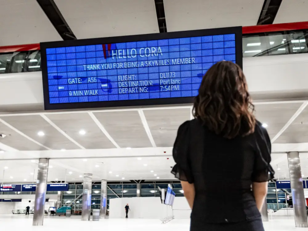 Airport Screen Displays Personalized Flight Information